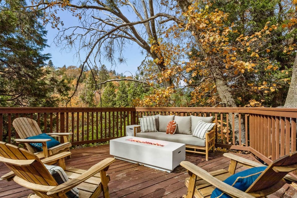 The Fancy Fox - Stunning 4 BR Retreat Close to Lake House in Lake Arrowhead