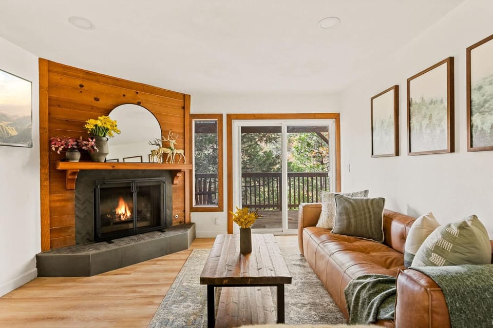 The Fancy Fox - Stunning 4 BR Retreat Close to Lake House in Lake Arrowhead