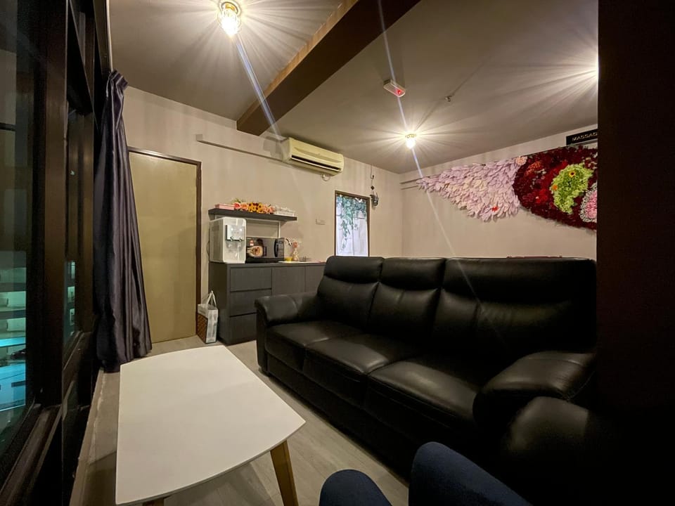 Coffee/tea facilities, Seating area
