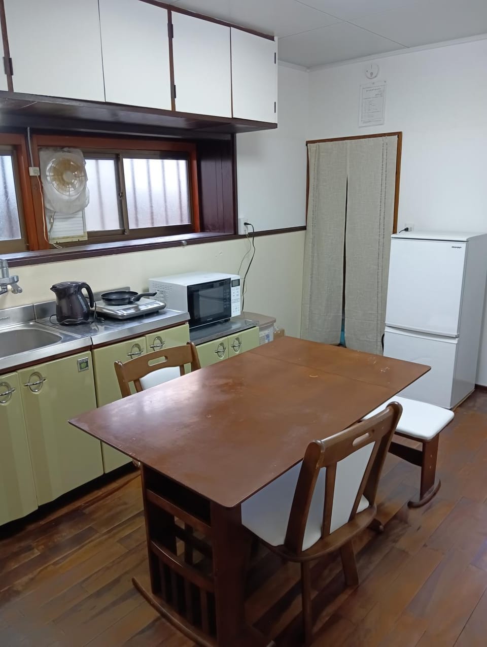 ゲストハウス津津 Bed and Breakfast in Japan
