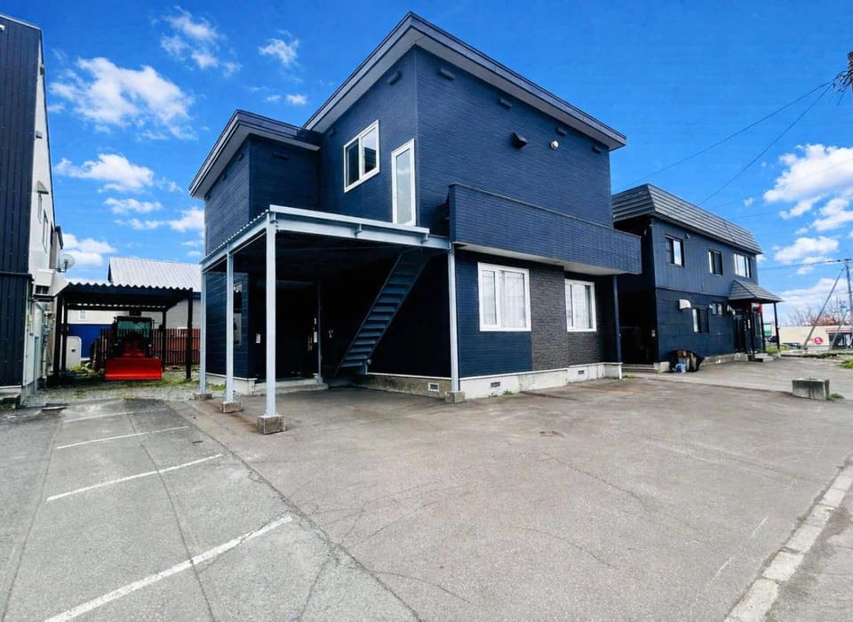 10-minute drive to Asahiyama Zoo, for up to 10 people, with parking lot House in Hokkaido Prefecture