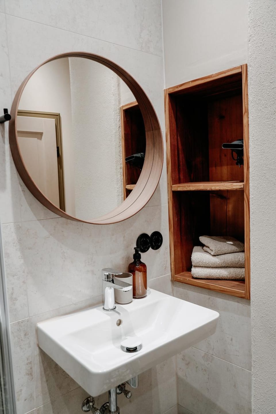 Bathroom, towels