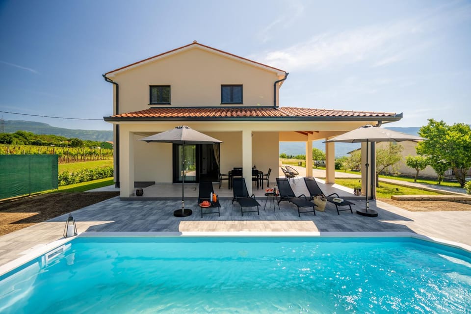 Balcony/Terrace, Swimming pool