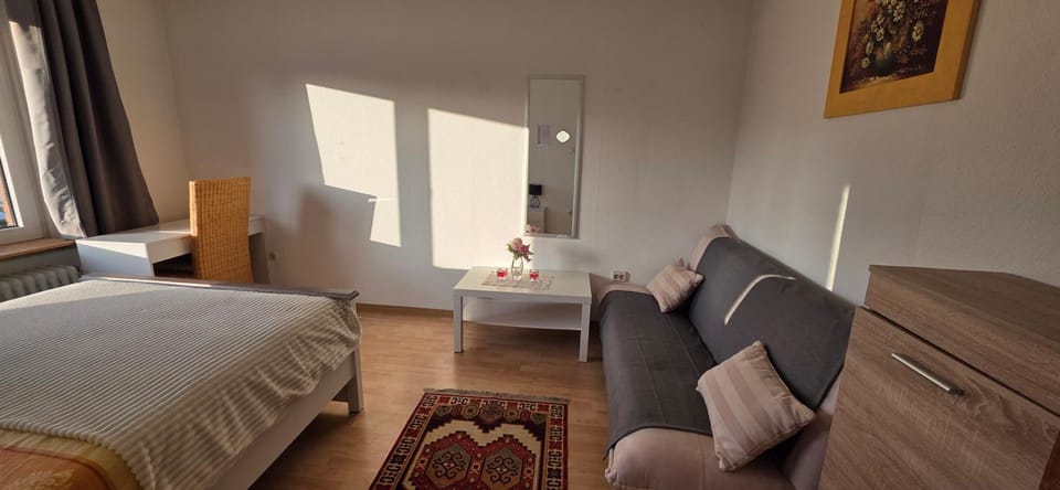 Ein bequemes Zimmer in einer ruhigen Umgebung Näher Zentrum mit gemeinsam genutzte Bad und Küchengeräte Vacation rental in Kleve