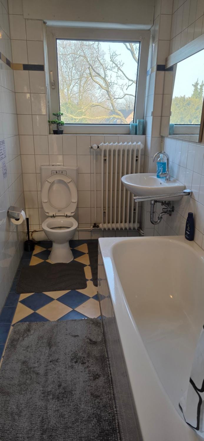 Ein bequemes Zimmer in einer ruhigen Umgebung Näher Zentrum mit gemeinsam genutzte Bad und Küchengeräte Vacation rental in Kleve