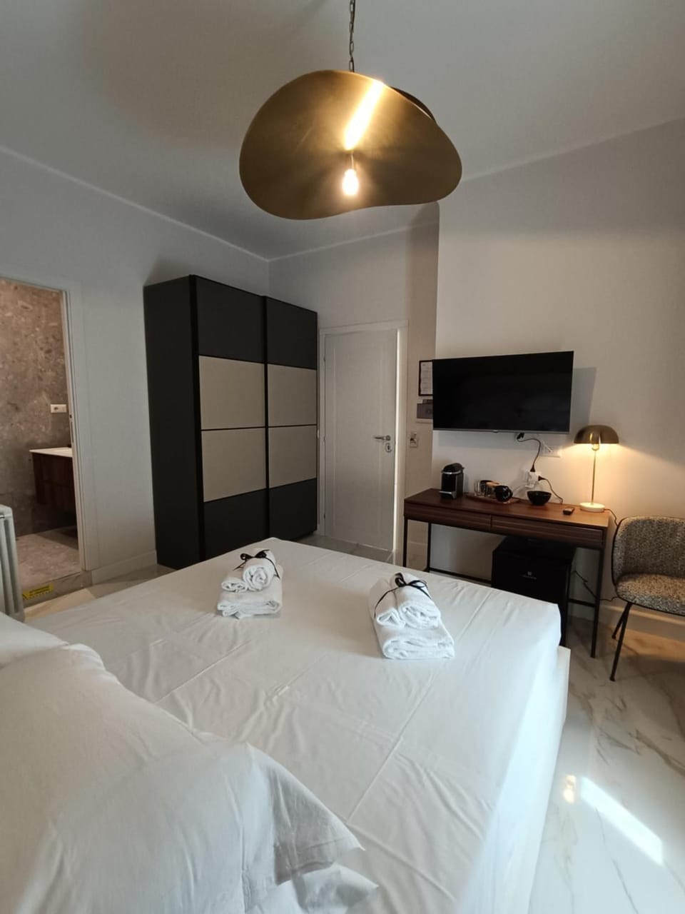 Bed, Photo of the whole room, Bedroom, wardrobe