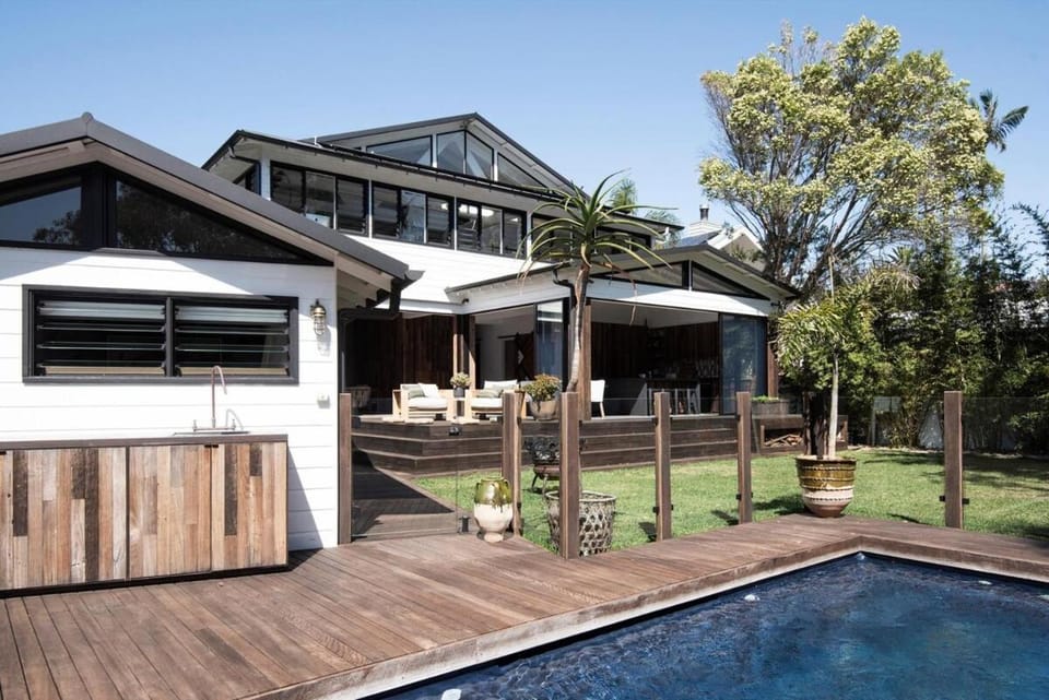 The Black Ace Residence Heated Magnesium Pool Avalon Beach House in Pittwater Council