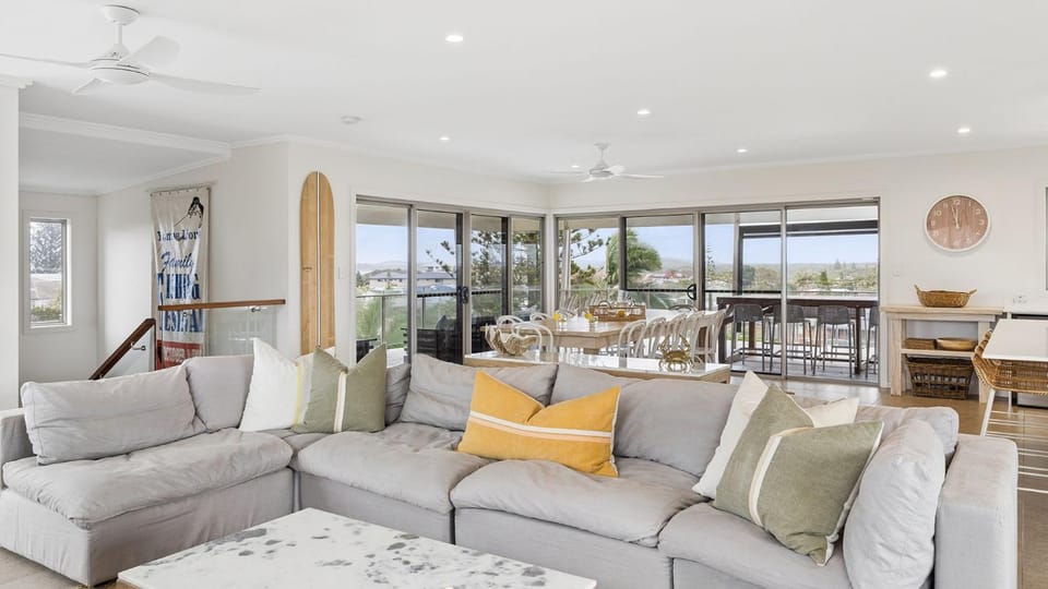 View (from property/room), Balcony/Terrace, Dining area