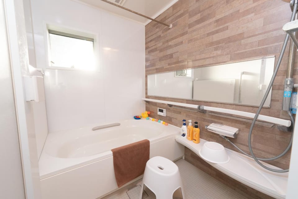 Shower, Bathroom, Bath, towels