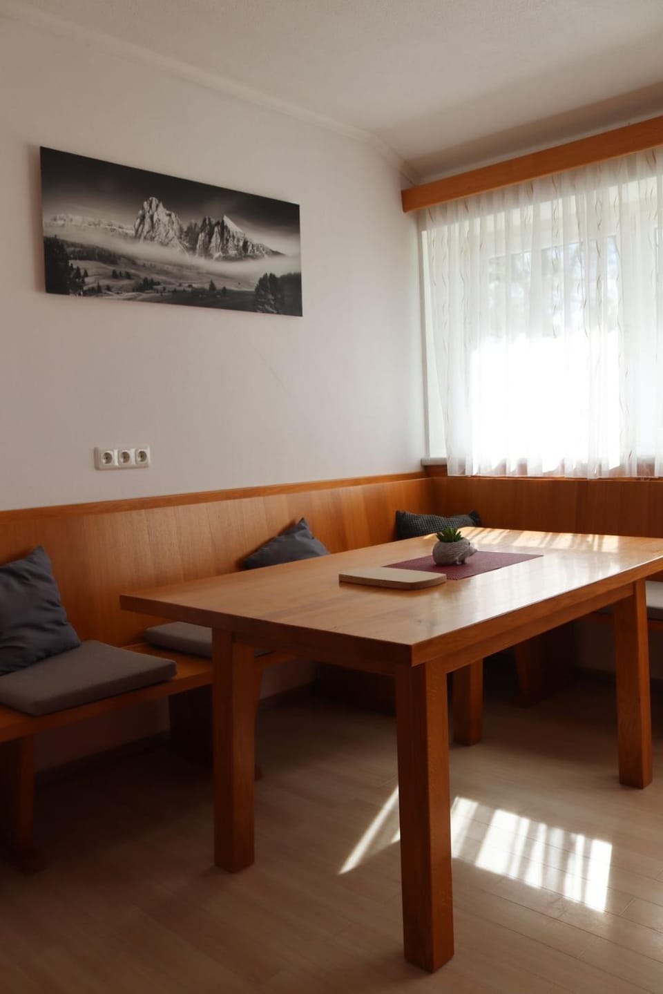 Seating area, Dining area