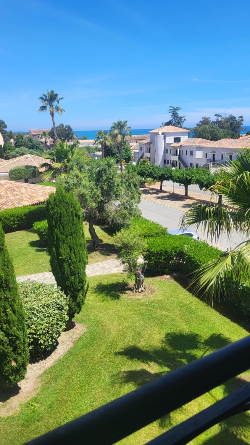 Garden view, Sea view