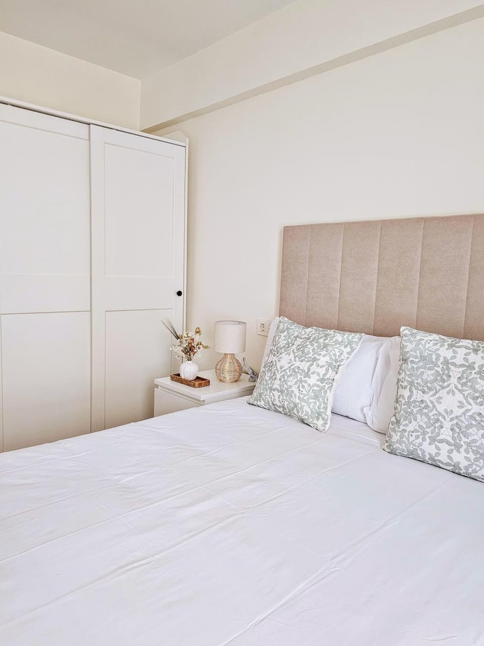 Bed, Photo of the whole room, Bedroom, wardrobe