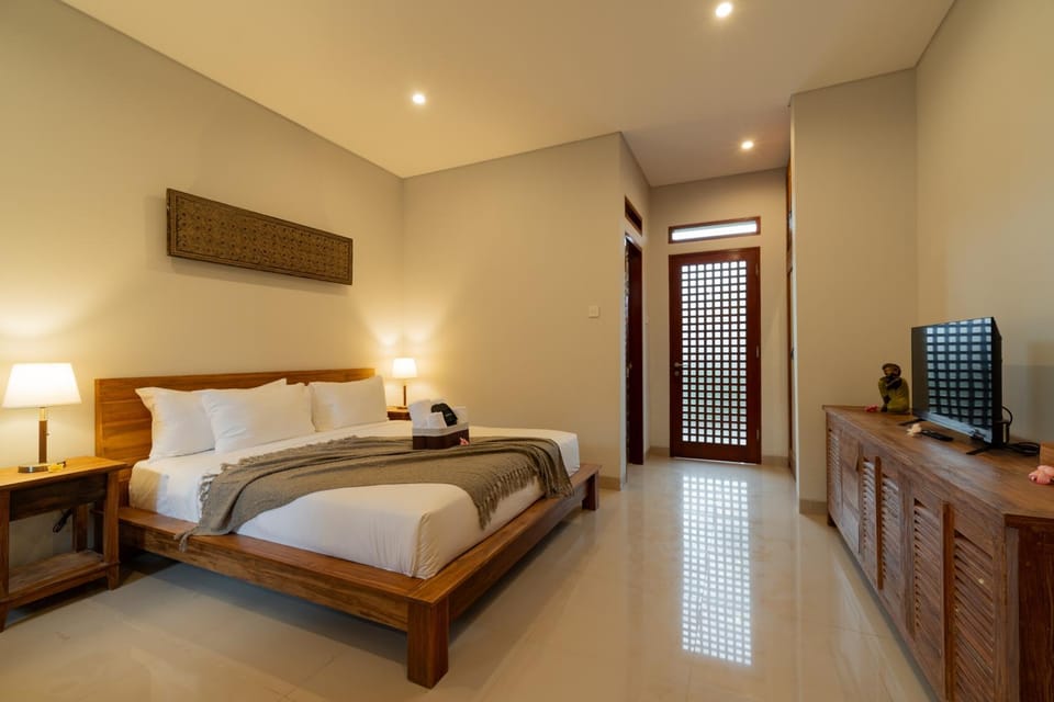 Bed, TV and multimedia, Photo of the whole room, Bedroom, towels