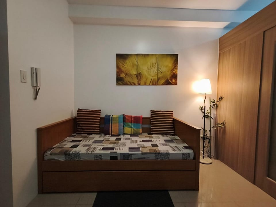 Bed, Living room