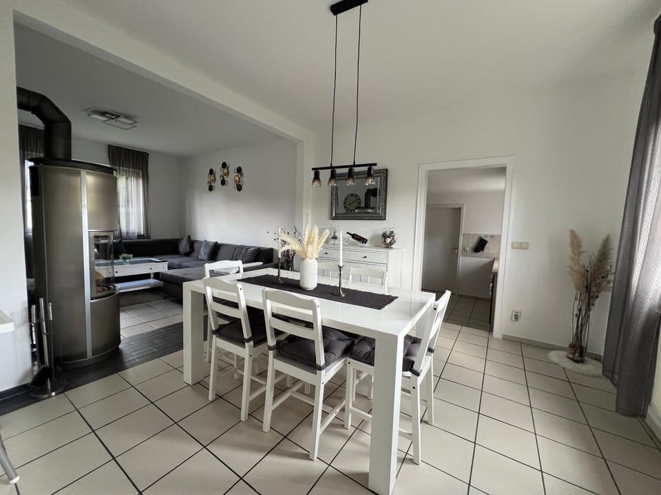 Property building, Kitchen or kitchenette, Living room