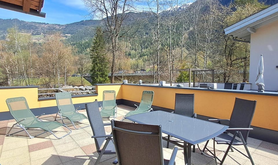 Property building, Balcony/Terrace, Living room