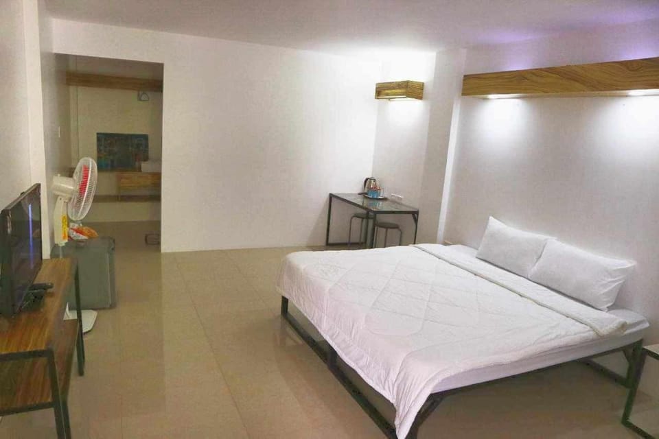 Photo of the whole room, Bedroom