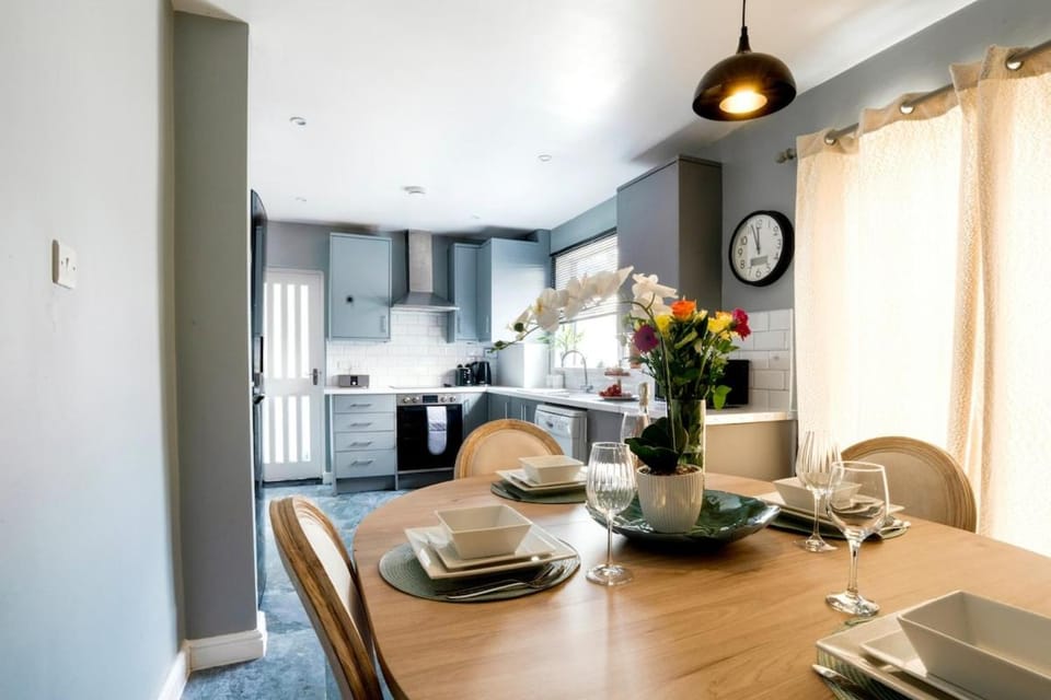 Stunning Lux 3 Bedroom home Priv Parking in Birmingham Apartment in Birmingham