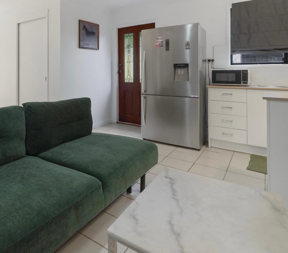 Classy Modern self contained Studio- Private & Peaceful Apartment in Brisbane