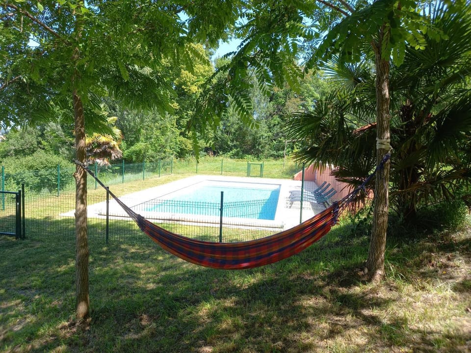 Chambre d'étape et Gîte de séjour- DomaineSalamandre-fr - Piscine, Nature, GR65 et Télétravail Country House in Occitanie