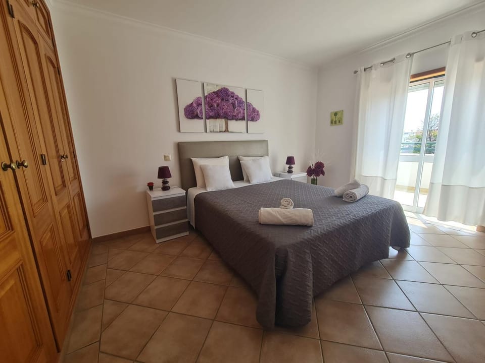 Bed, Photo of the whole room, Bedroom, towels, wardrobe