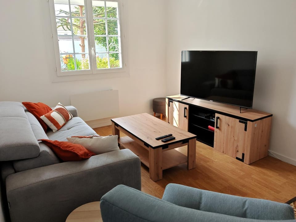 Communal lounge/ TV room, Living room