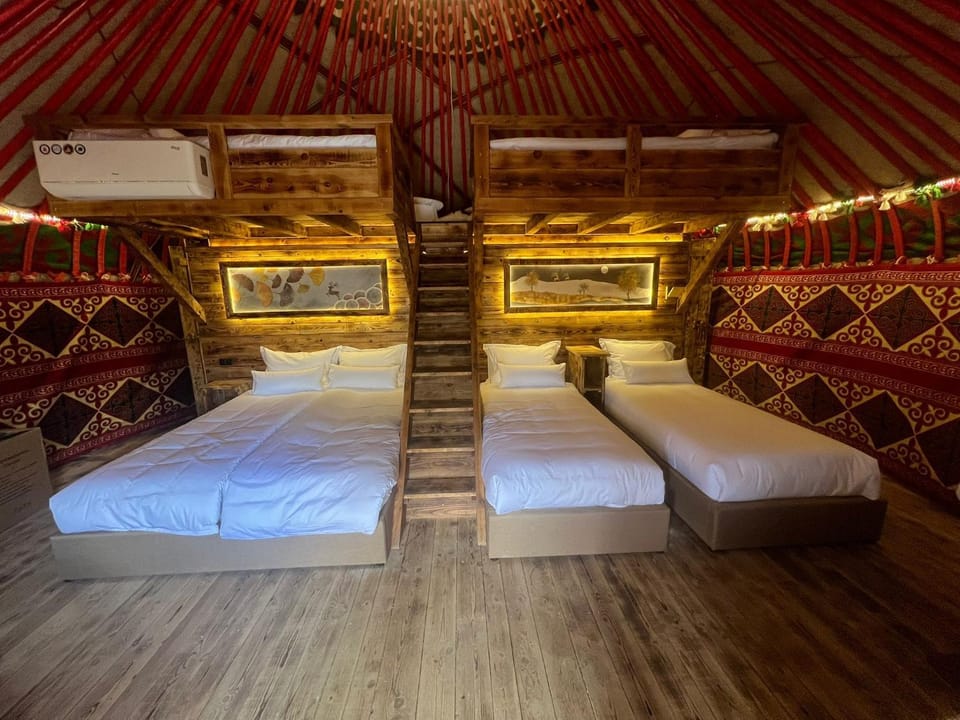 Bed, Photo of the whole room, Bedroom, air conditioner