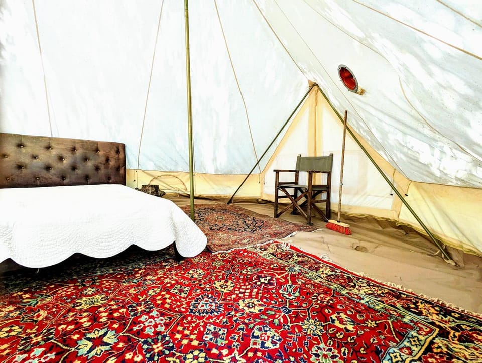 Glamping Grignan 2 tentes 40m2 9 personnes vue exceptionnelle Campground/ 
RV Resort in Provence-Alpes-Côte d'Azur