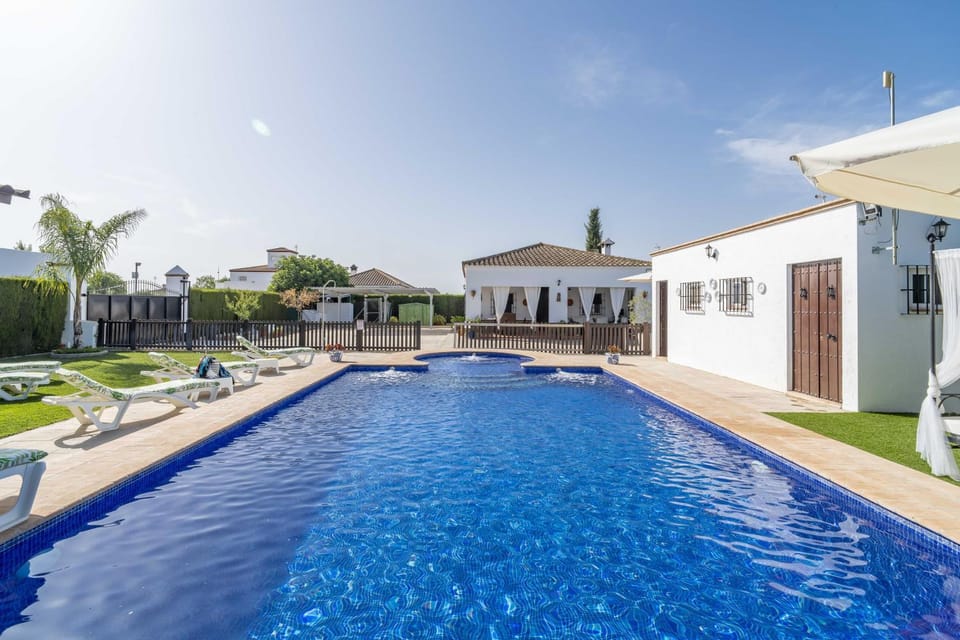 Property building, Garden, Solarium, Garden view, Pool view, Swimming pool
