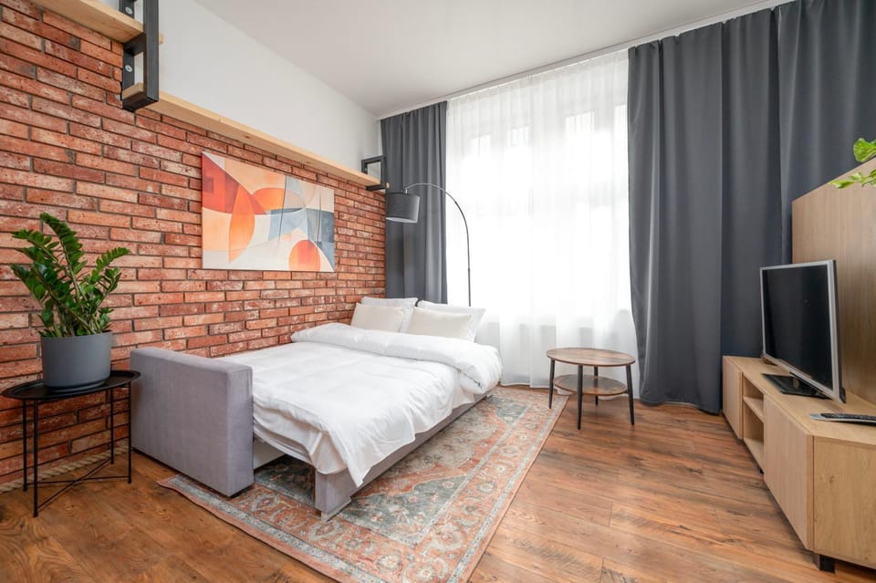 Communal lounge/ TV room, Bed, TV and multimedia, Photo of the whole room, Evening entertainment, Bedroom
