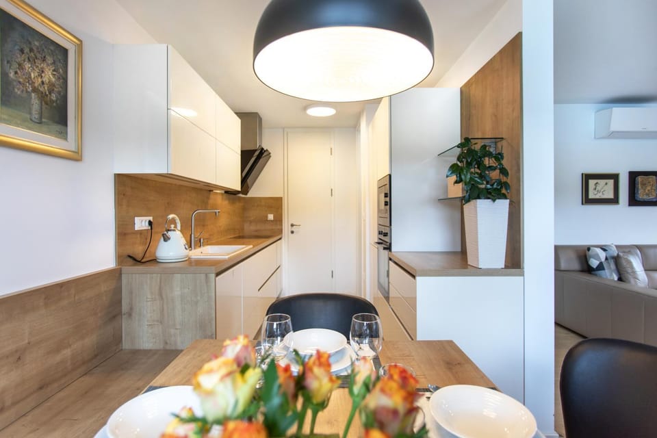 Kitchen or kitchenette, Dining area, dishwasher, microwave, oven, stove