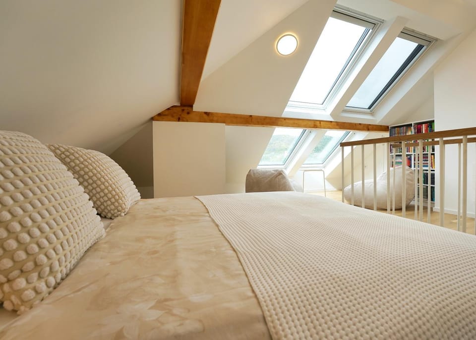 Bed, Photo of the whole room, Bedroom, Lake view