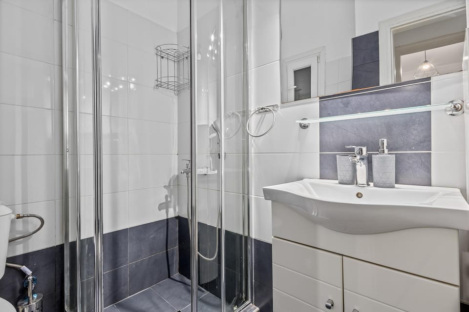 Shower, Bathroom, towels