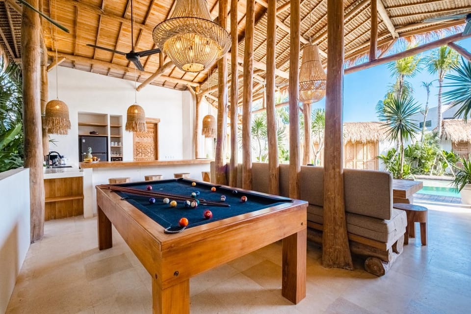 Billiard, Seating area, Dining area, kitchen