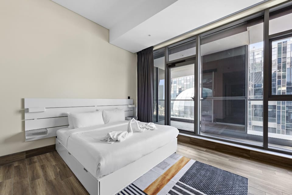 Vayk - Vibrant and Spacious 2BR Apartment in Business Bay Apartment in Dubai