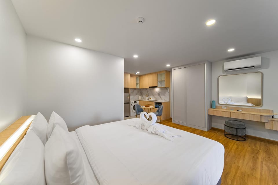 Bed, Photo of the whole room, Bedroom, towels, air conditioner
