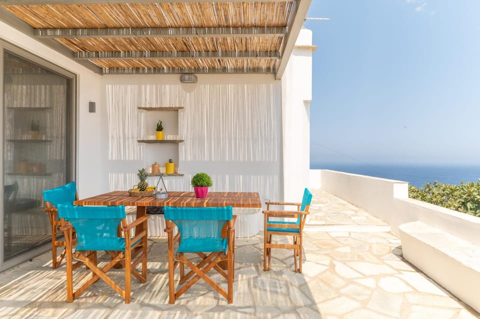 Property building, Balcony/Terrace, Living room