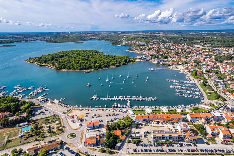 Nearby landmark, Day, Neighbourhood, Bird's eye view