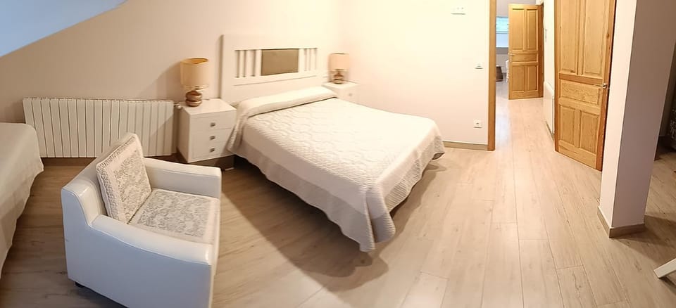 Bed, Photo of the whole room