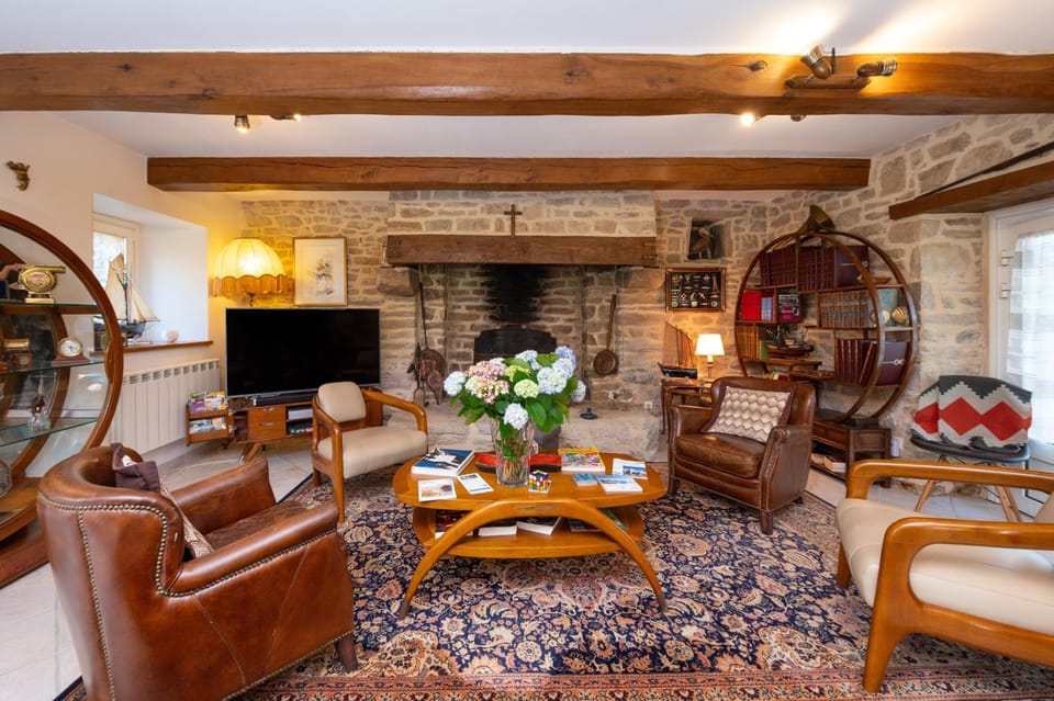 Property building, Living room