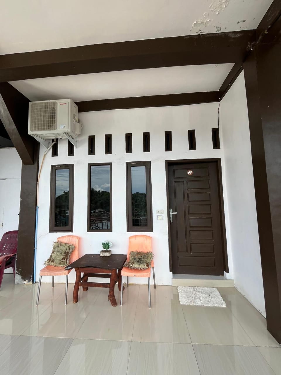 Day, Dining area