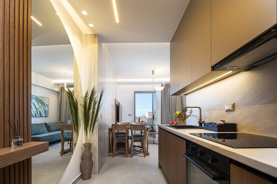 Kitchen or kitchenette, Living room, Seating area, Dining area