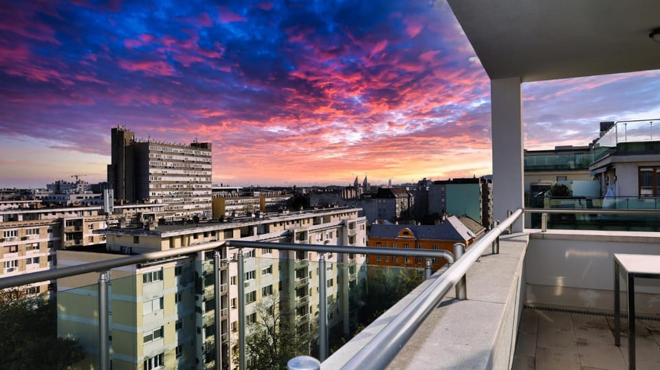 SkyVibe Penthouse BPCentral Apartment in Budapest