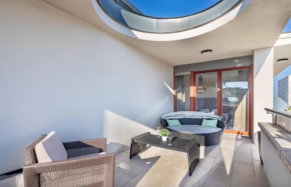 SkyVibe Penthouse BPCentral Apartment in Budapest