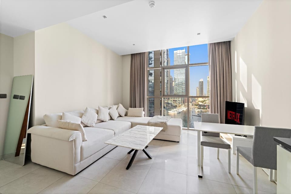 VayK - Chic Marina-Front 1BR Apartment in a Luxurious Location Apartment in Dubai