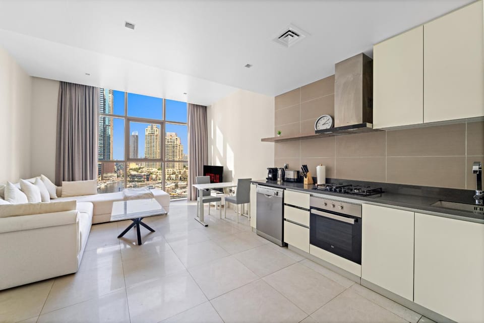VayK - Chic Marina-Front 1BR Apartment in a Luxurious Location Apartment in Dubai