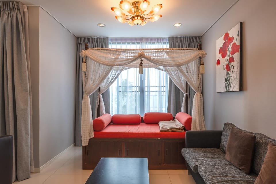 C205 4BR Pool, Mountain Views & Prime Location Apartment in Kamala
