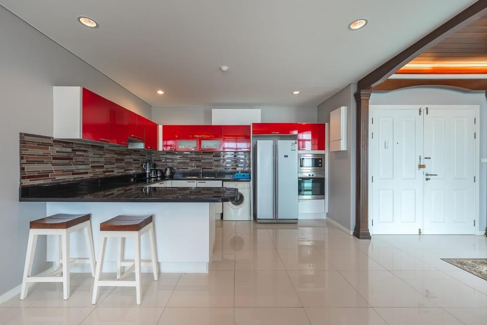 C205 4BR Pool, Mountain Views & Prime Location Apartment in Kamala