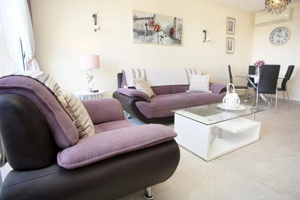 Sunny Coral Bay Village house Apartment in Peyia