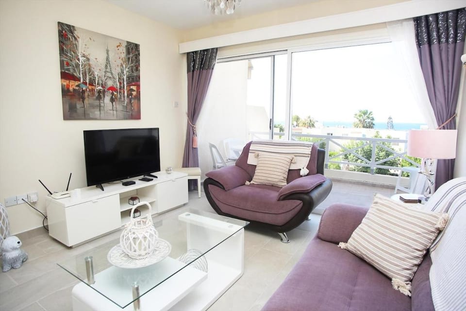 Sunny Coral Bay Village house Apartment in Peyia